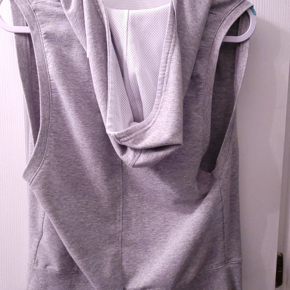 Sleeveless hoodie.